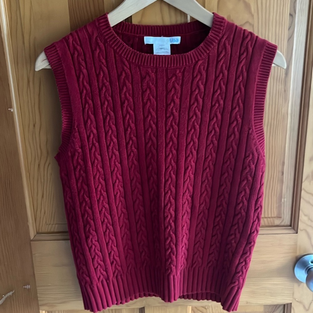 LIJA 2000s women’s red cable knit sweater vest
